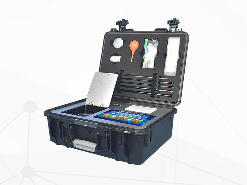 高智能土壤養(yǎng)分檢測儀，可實(shí)現(xiàn)野外流動測試